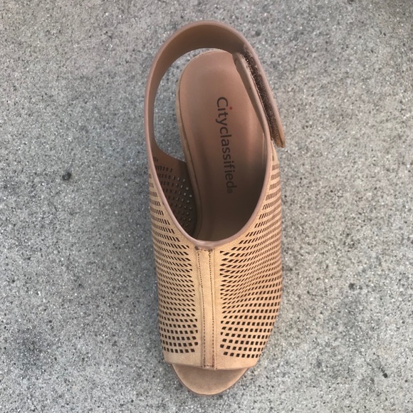 Perforated open toe , open HEEL tan velcro strap - Picture 7 of 7